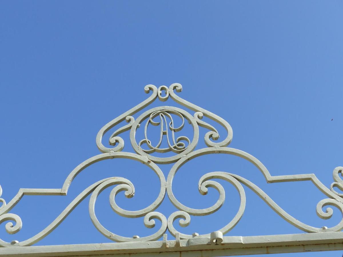 Chateau Du Grand Jardin *