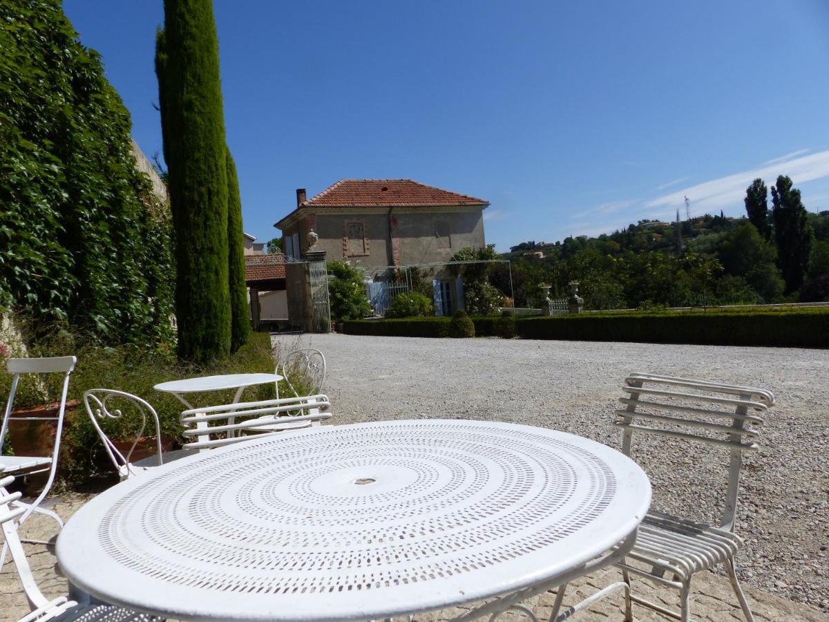 Chateau Du Grand Jardin